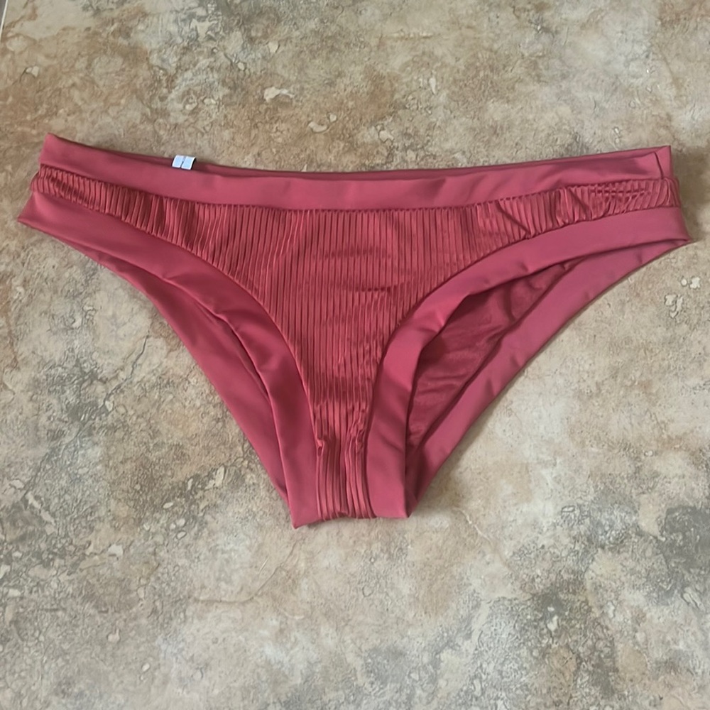 Body Glove large women’s rust colored bikini bottom
